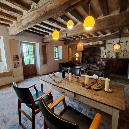 Authentic 18th Century Longhouse In Le Perche Parignac