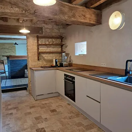 Authentic 18th Century Longhouse In Le Perche 펜션