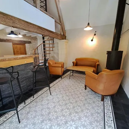 펜션 Authentic 18th Century Longhouse In Le Perche *