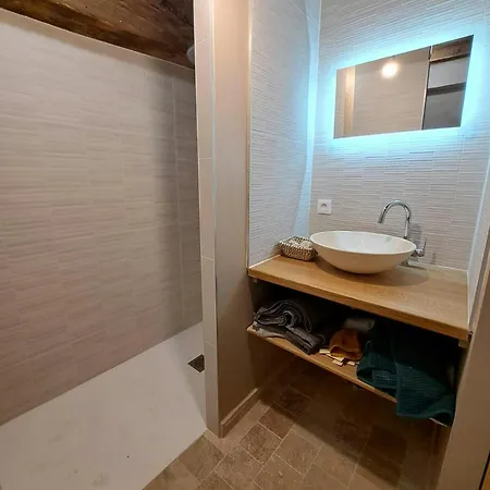 펜션 Authentic 18th Century Longhouse In Le Perche